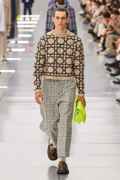 Look 22